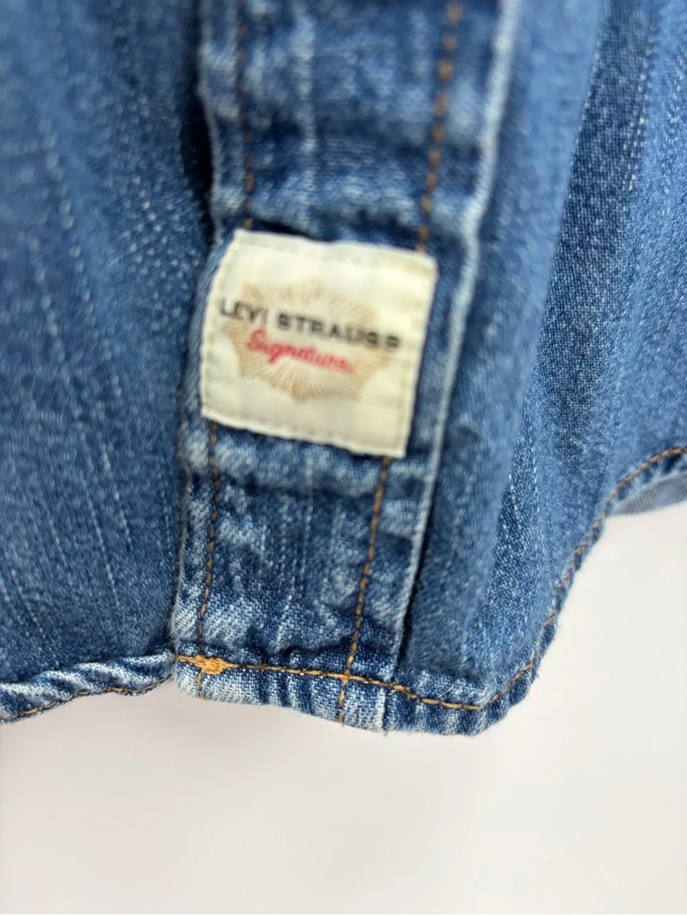 🔥 Levi Strauss & Co. Signature Premium Denim Button-Down Shirt 🔥 - Picture 3 of 6